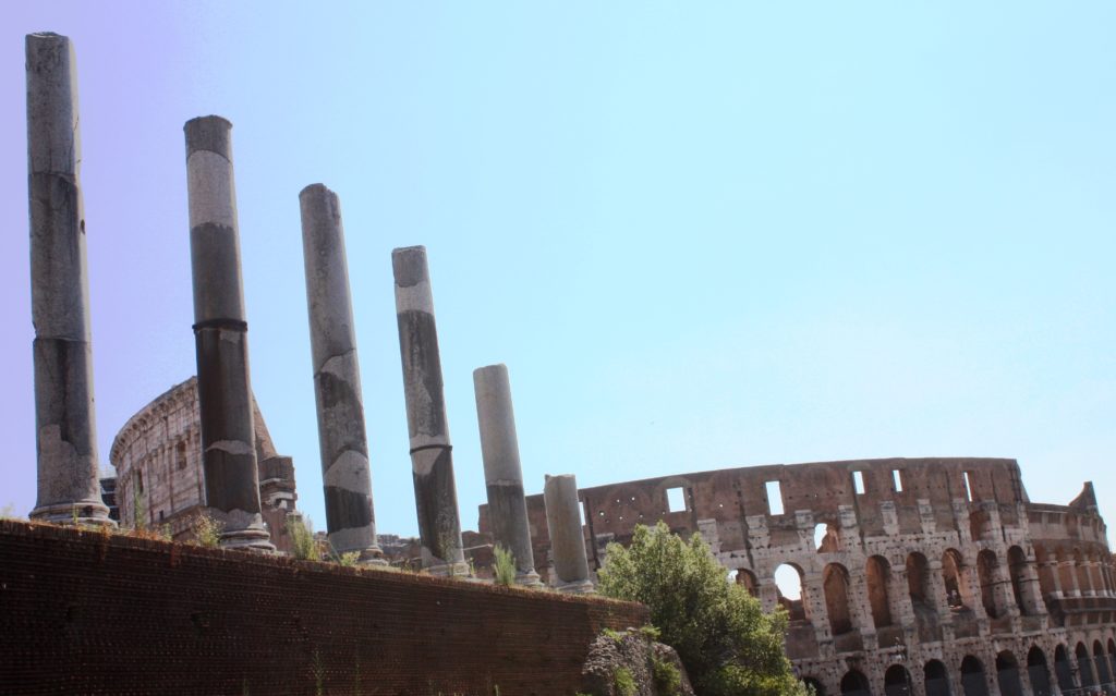 Il Tempio di Venere e Roma a sinistra, il Colosseo a destra - Foto di Daniele Mancini
